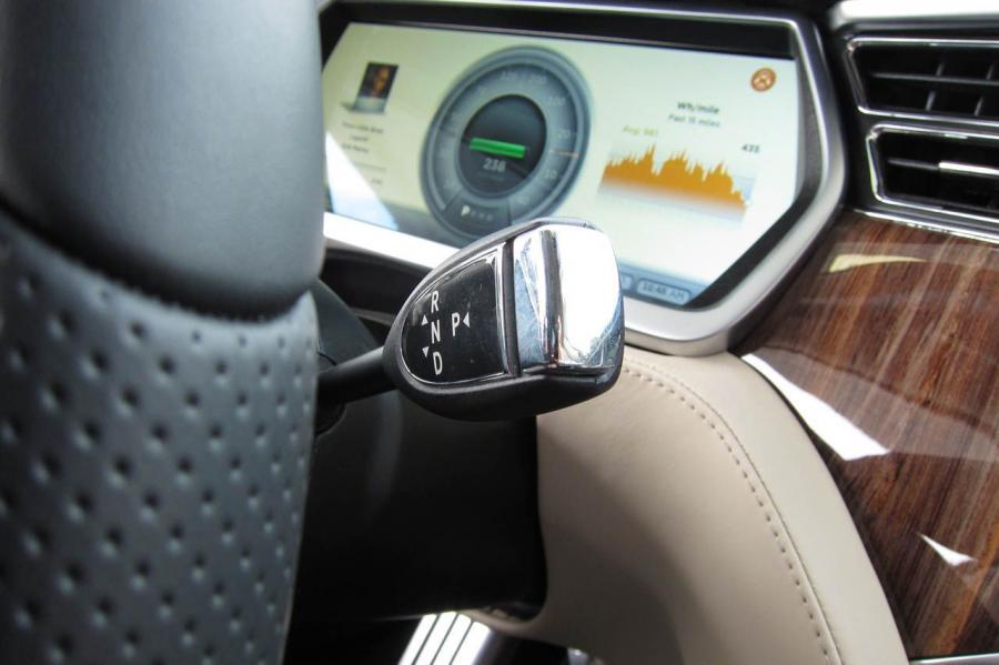  Tesla Model S Beta 2011 года  (фото 10 из 39)